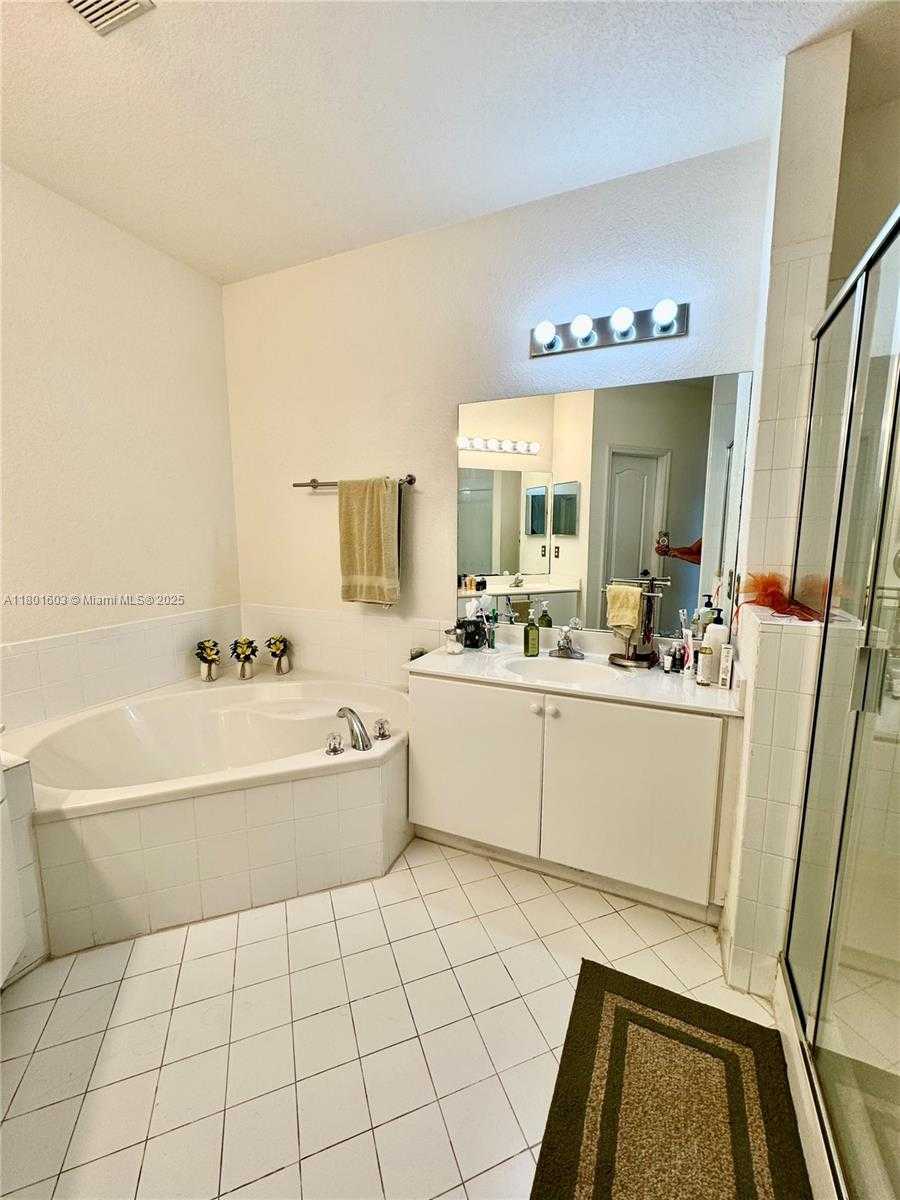 Small Image of 11226 NORTH WEST 75TH TER #., Doral Number 19