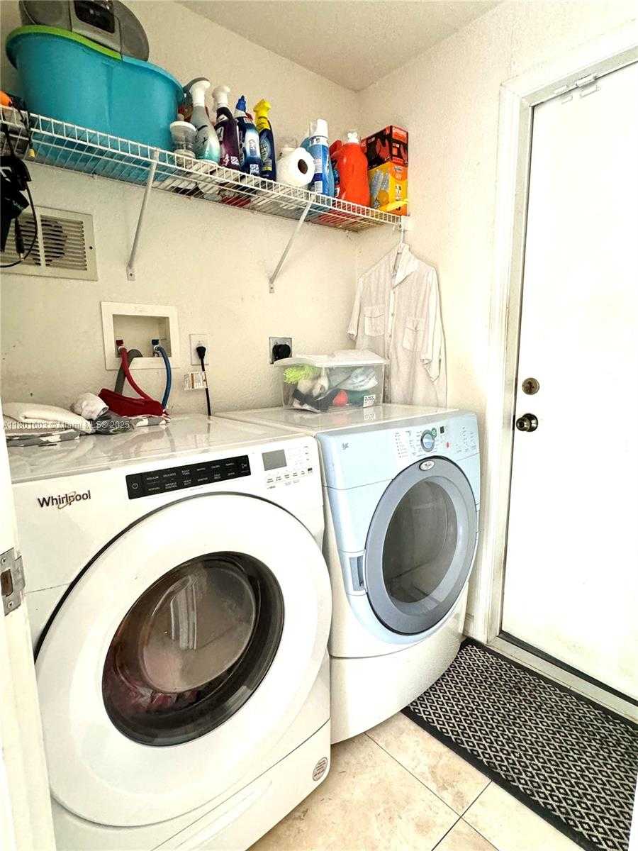 Small Image of 11226 NORTH WEST 75TH TER #., Doral Number 24
