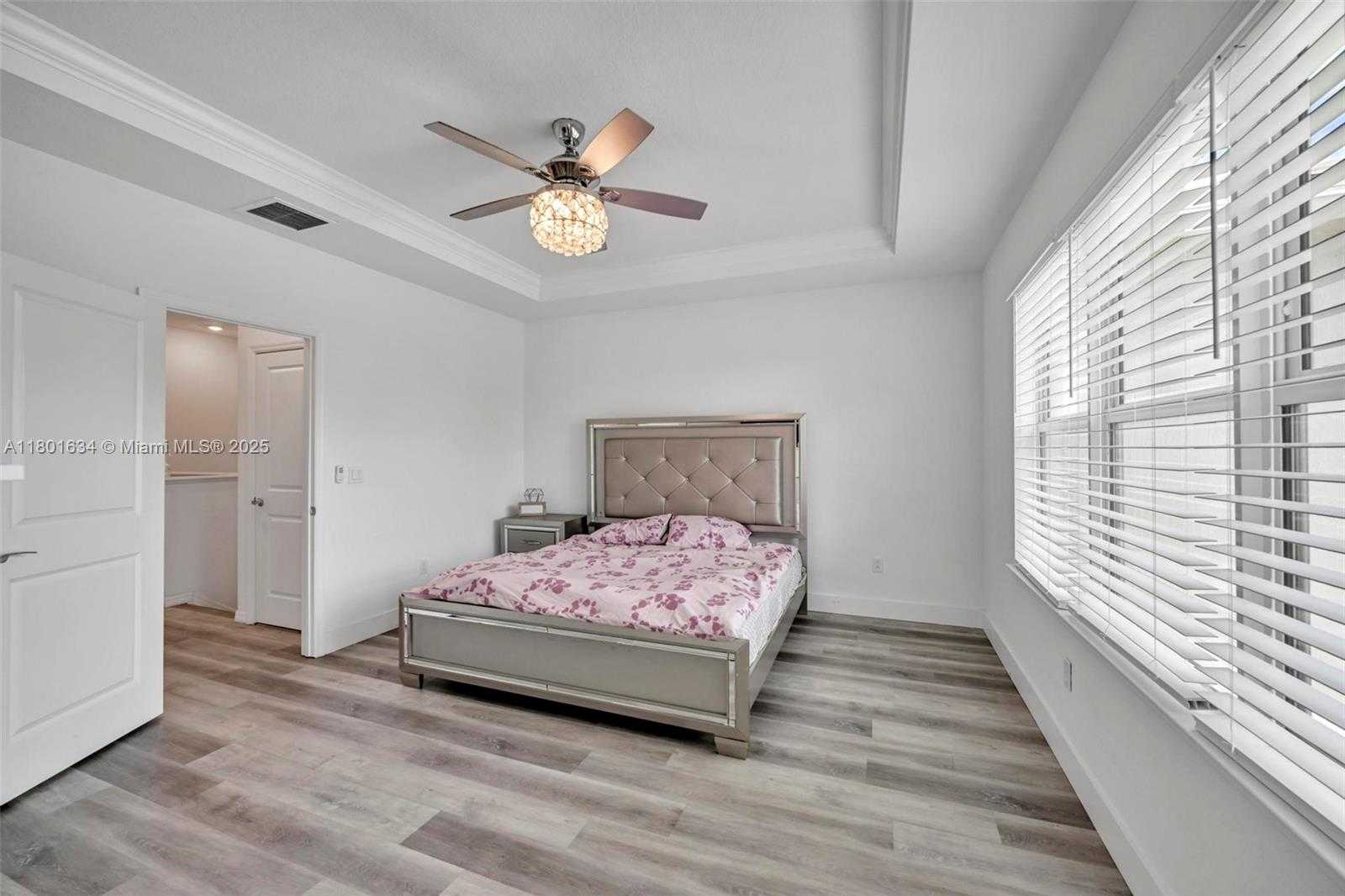 Small Image of 1083 EUCALYPTUS DR, Hollywood Number 12