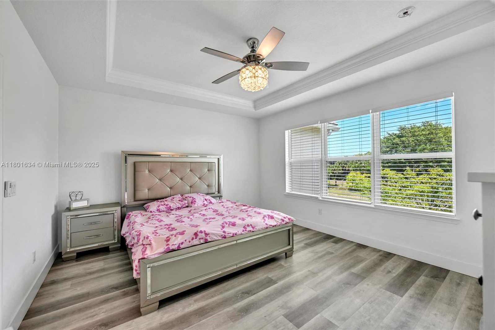 Small Image of 1083 EUCALYPTUS DR, Hollywood Number 14