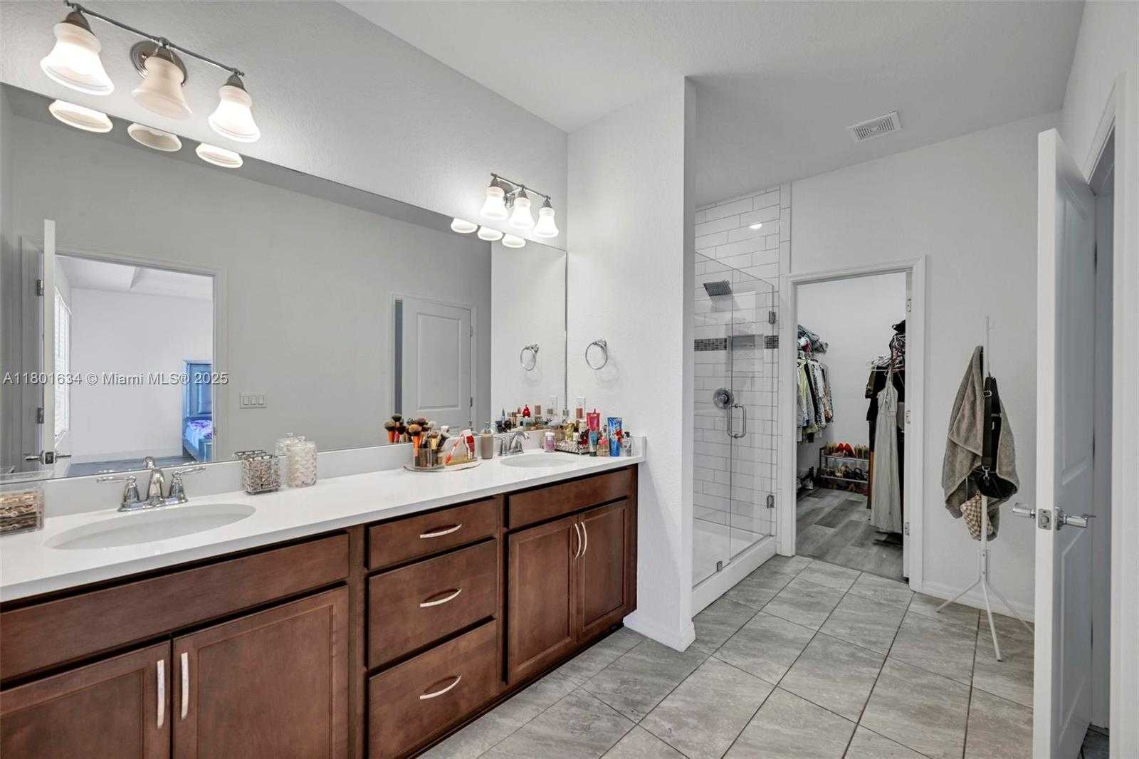Small Image of 1083 EUCALYPTUS DR, Hollywood Number 16
