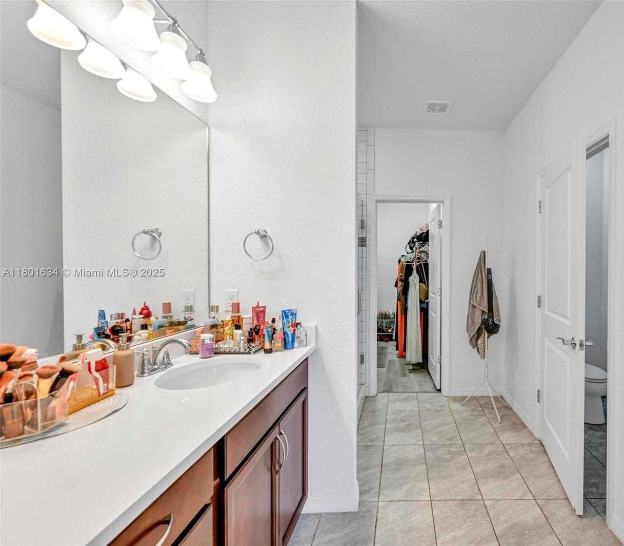 Small Image of 1083 EUCALYPTUS DR, Hollywood Number 18