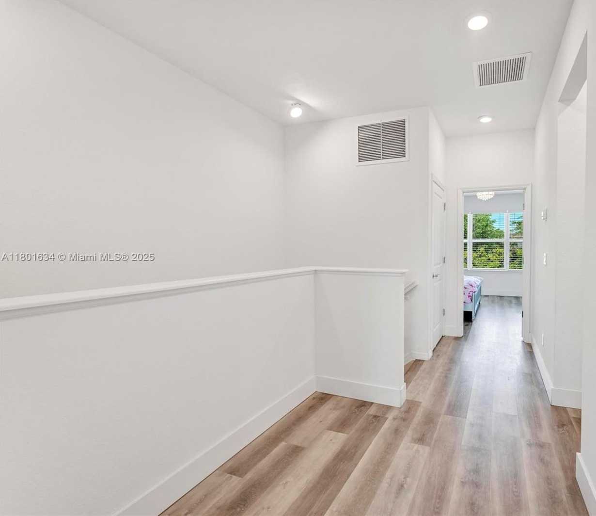 Small Image of 1083 EUCALYPTUS DR, Hollywood Number 20