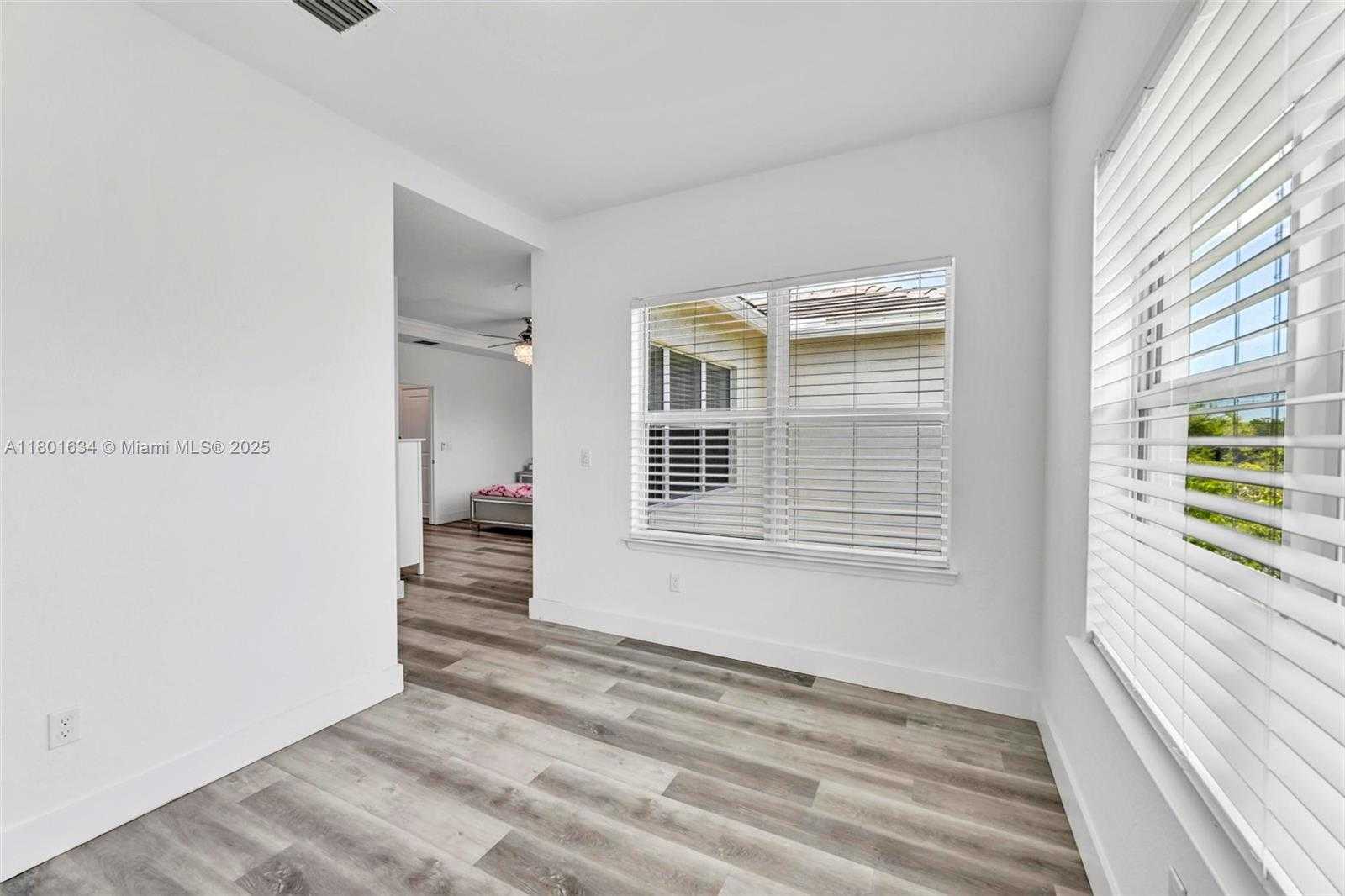 Small Image of 1083 EUCALYPTUS DR, Hollywood Number 21