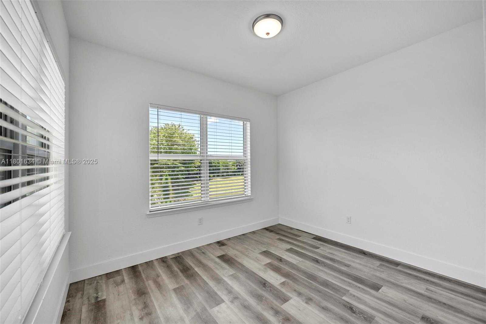 Small Image of 1083 EUCALYPTUS DR, Hollywood Number 23