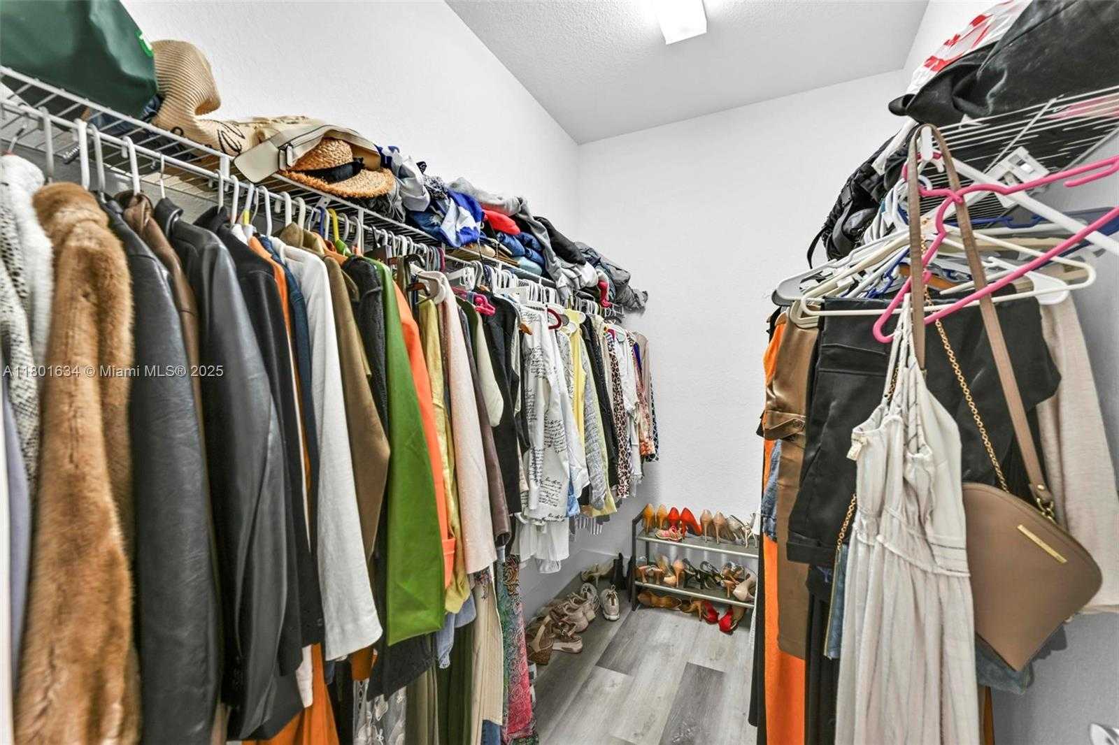 Small Image of 1083 EUCALYPTUS DR, Hollywood Number 24