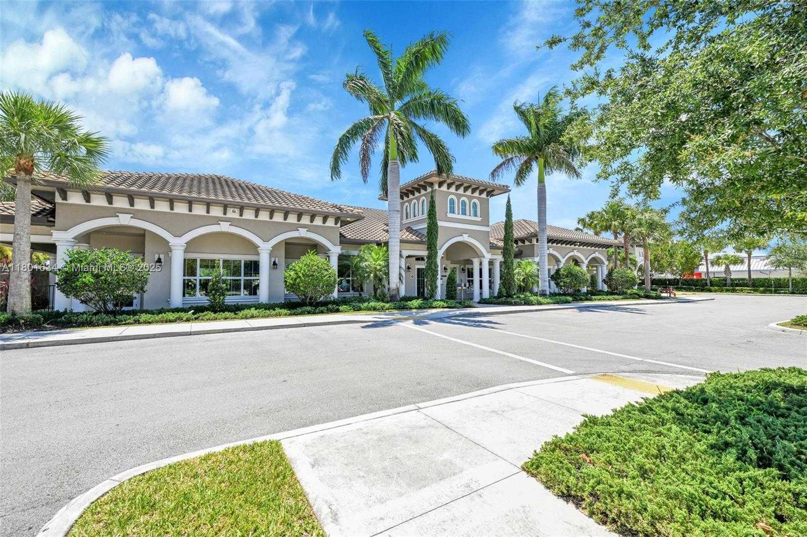 Small Image of 1083 EUCALYPTUS DR, Hollywood Number 25