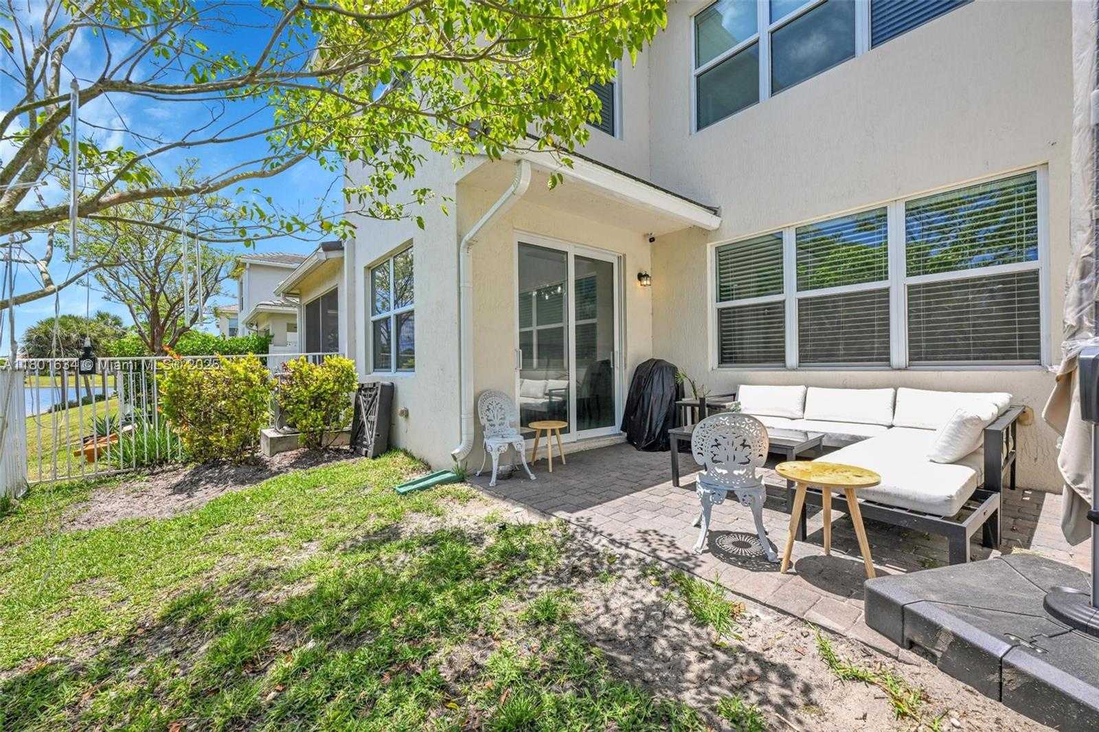 Small Image of 1083 EUCALYPTUS DR, Hollywood Number 31