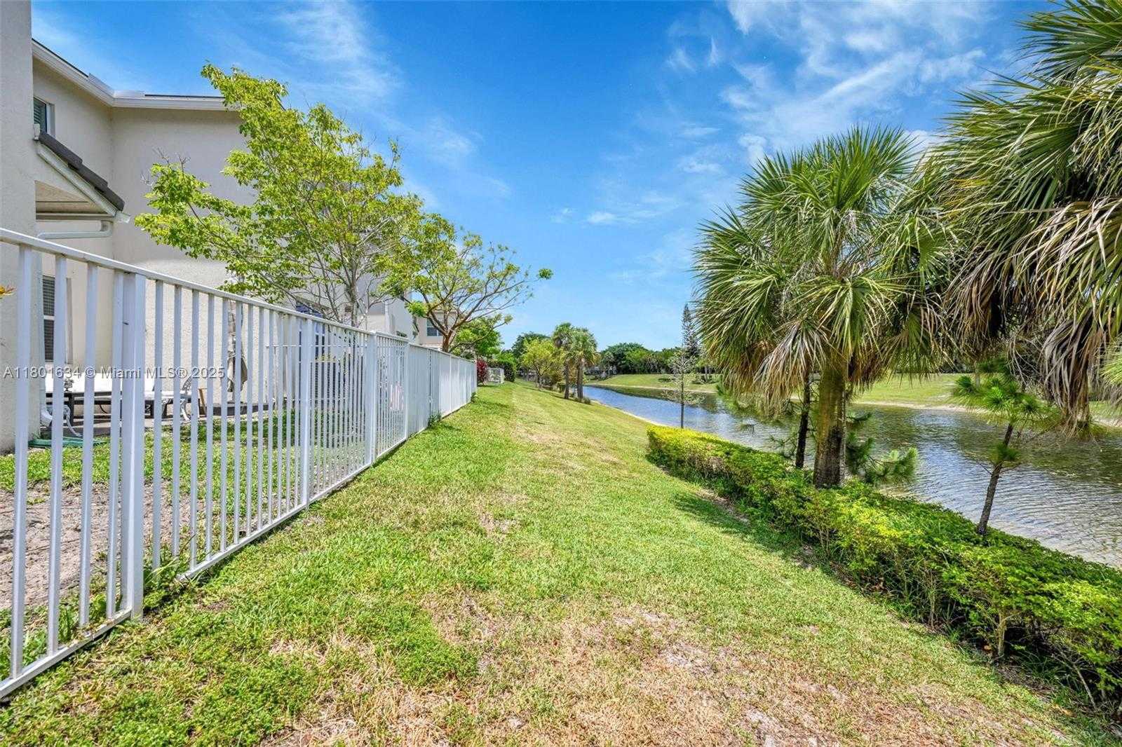 Small Image of 1083 EUCALYPTUS DR, Hollywood Number 34