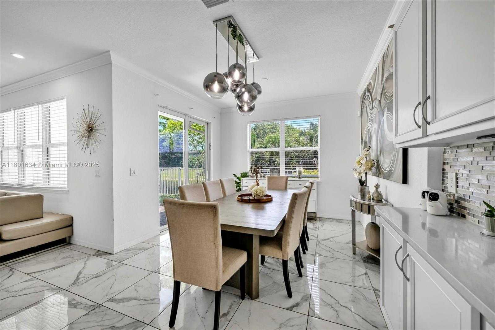Small Image of 1083 EUCALYPTUS DR, Hollywood Number 6