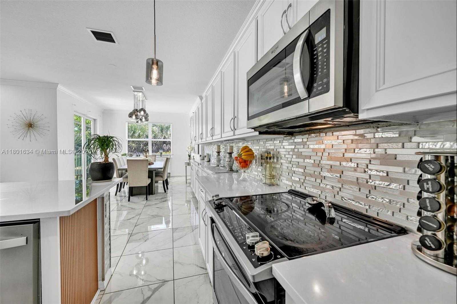 Small Image of 1083 EUCALYPTUS DR, Hollywood Number 9