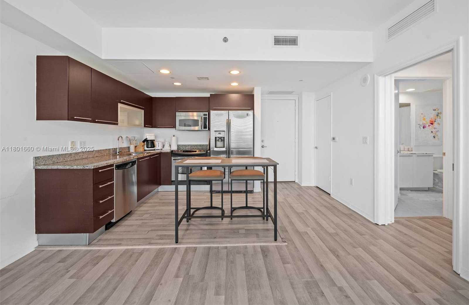 Small Image of 950 #3408, Miami Number 10