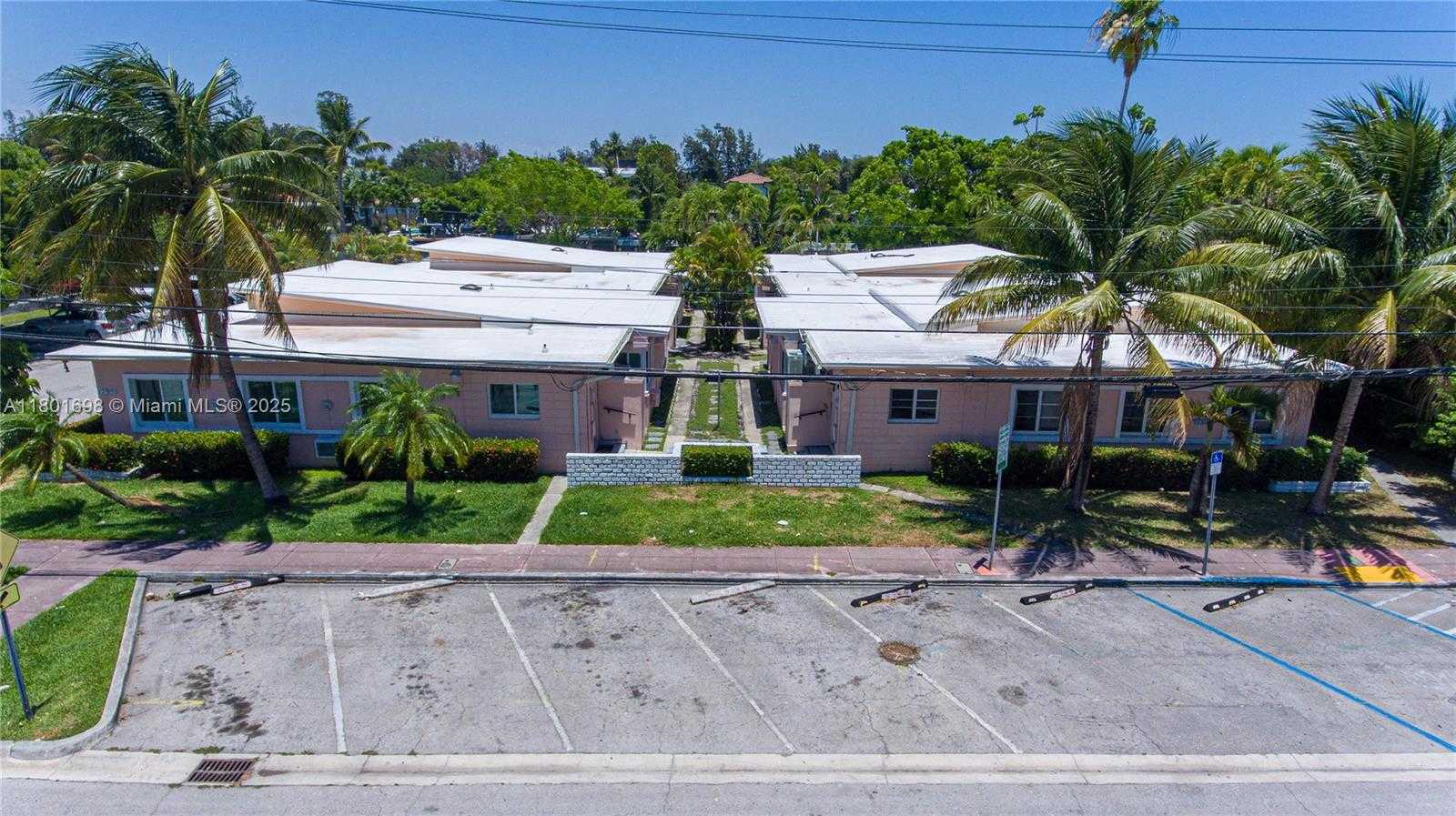 Small Image of 1795 CALAIS DR #4, Miami Beach Number 5