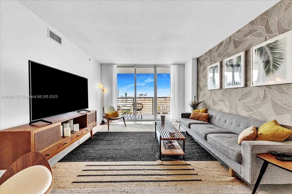 Small Image of 335 SOUTH BISCAYNE BLVD #4000, Miami Number 11
