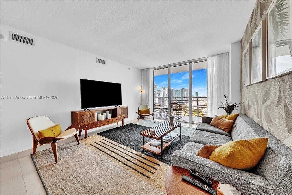 Small Image of 335 SOUTH BISCAYNE BLVD #4000, Miami Number 12