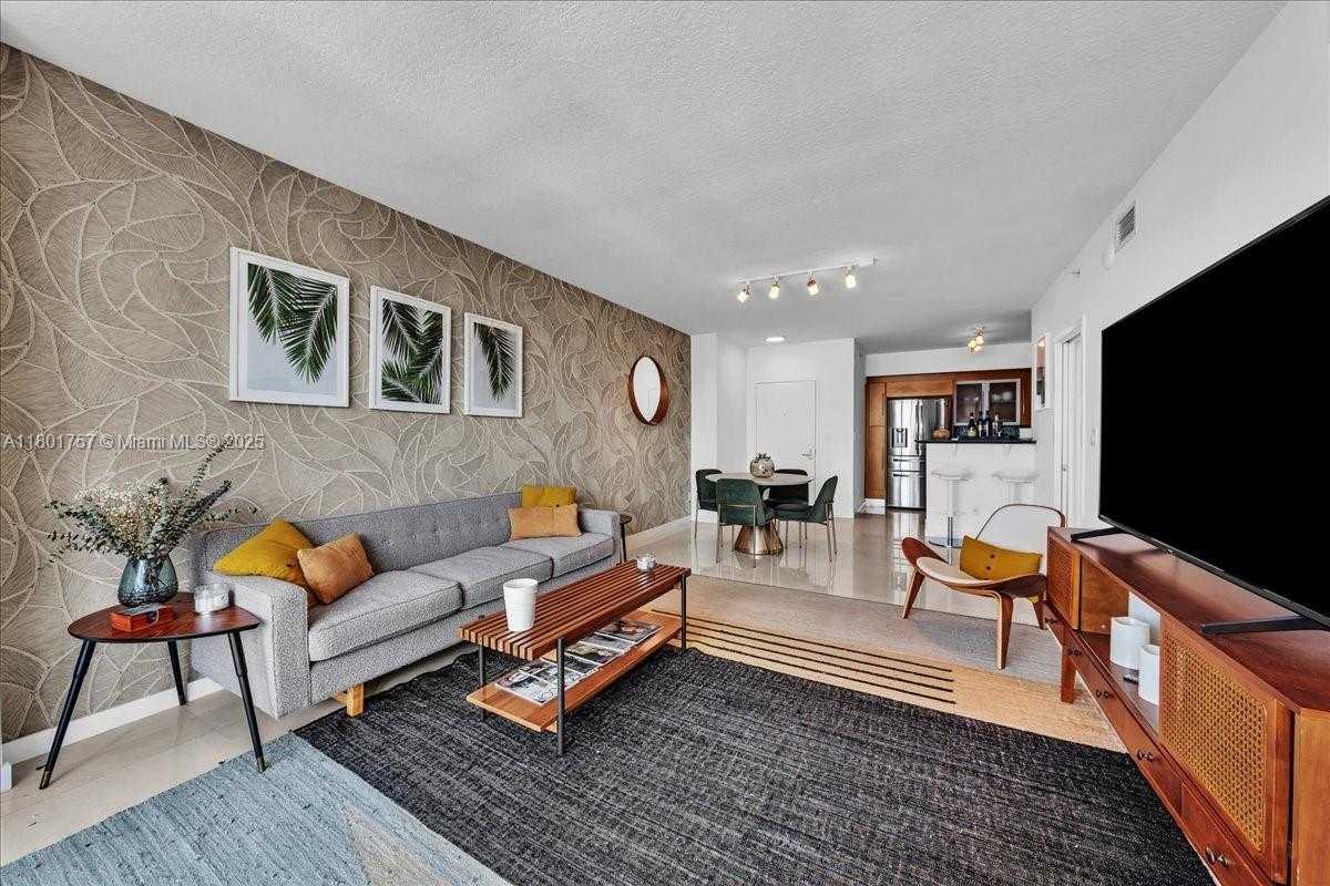 Small Image of 335 SOUTH BISCAYNE BLVD #4000, Miami Number 14