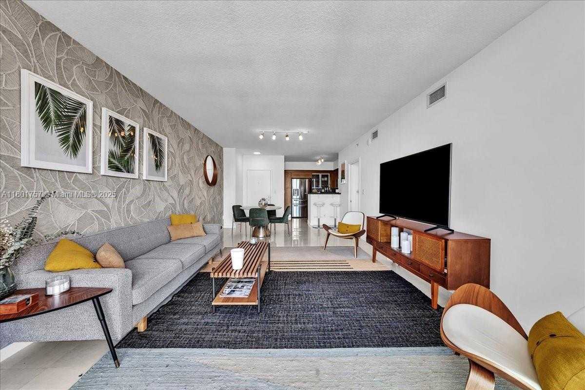 Small Image of 335 SOUTH BISCAYNE BLVD #4000, Miami Number 15