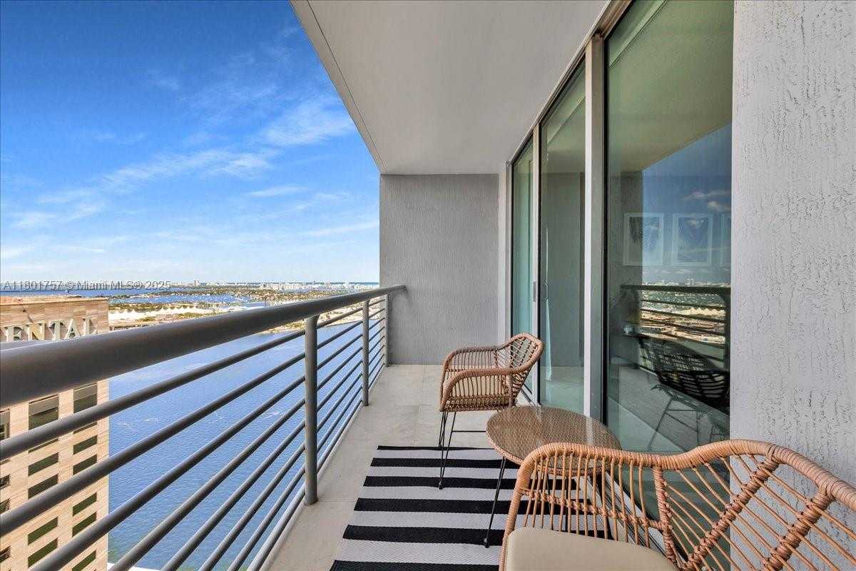Small Image of 335 SOUTH BISCAYNE BLVD #4000, Miami Number 16