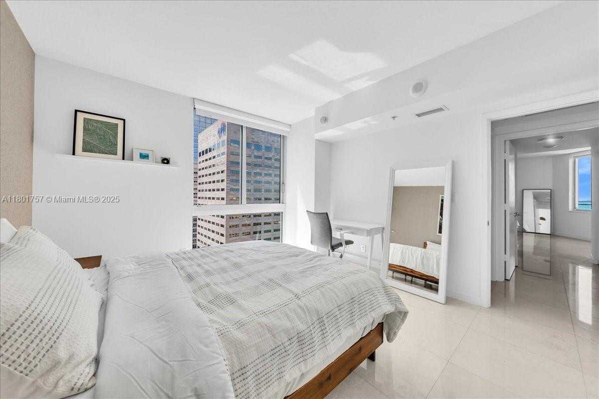 Small Image of 335 SOUTH BISCAYNE BLVD #4000, Miami Number 21