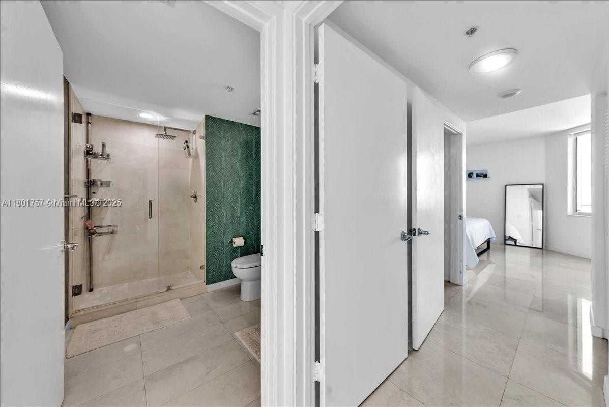 Small Image of 335 SOUTH BISCAYNE BLVD #4000, Miami Number 23