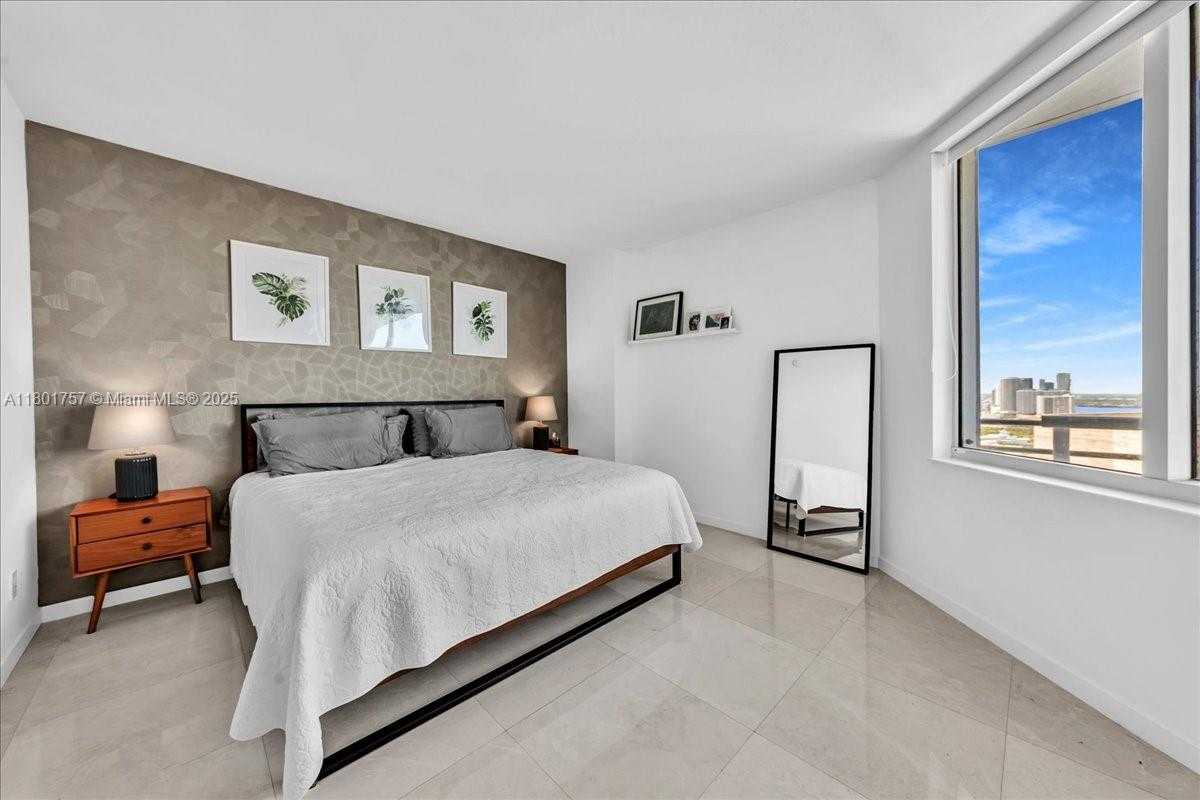 Small Image of 335 SOUTH BISCAYNE BLVD #4000, Miami Number 27