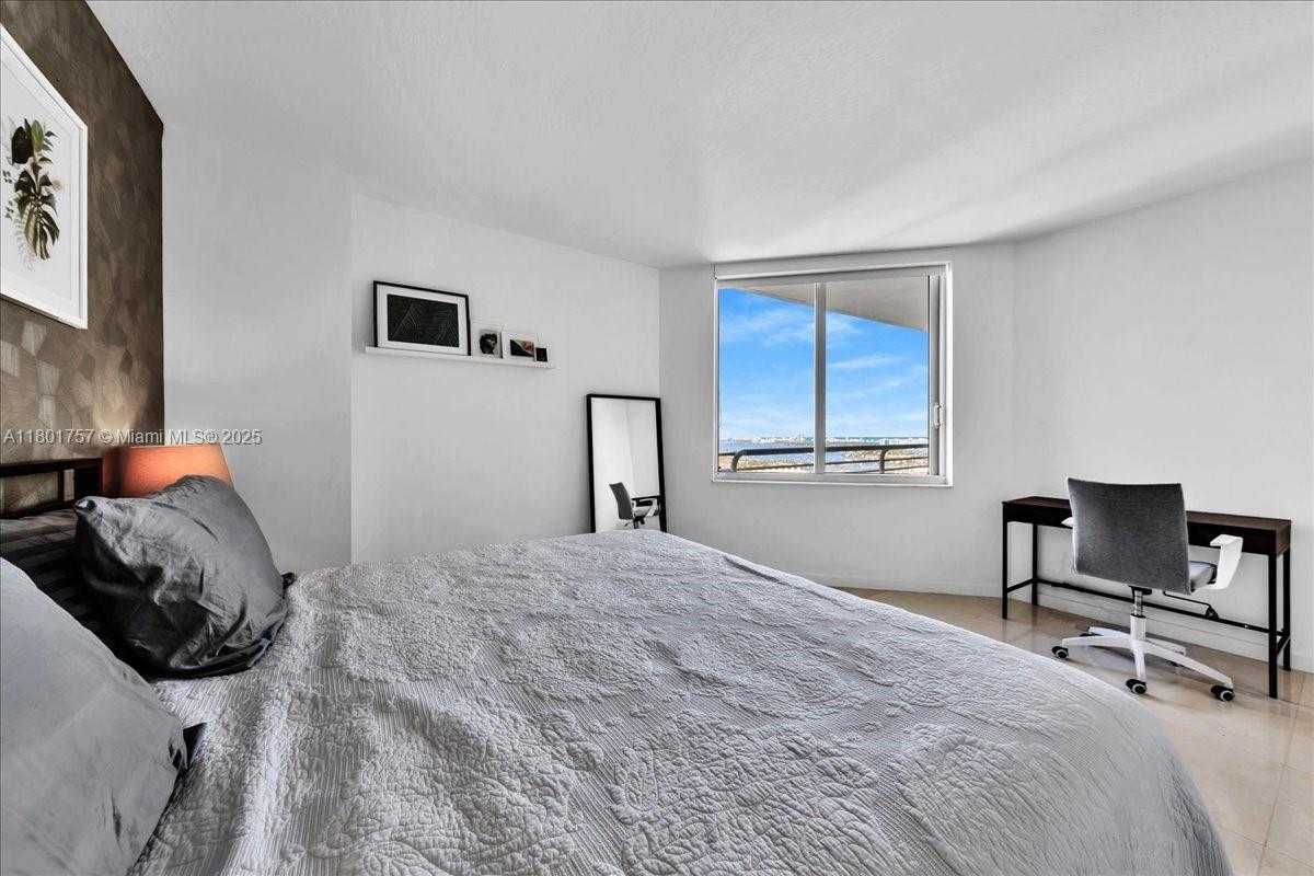 Small Image of 335 SOUTH BISCAYNE BLVD #4000, Miami Number 28