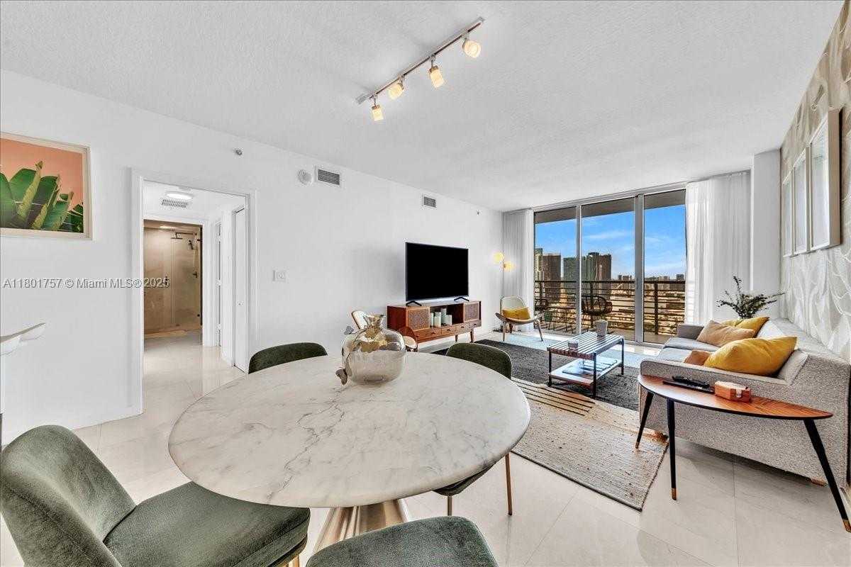 Small Image of 335 SOUTH BISCAYNE BLVD #4000, Miami Number 3