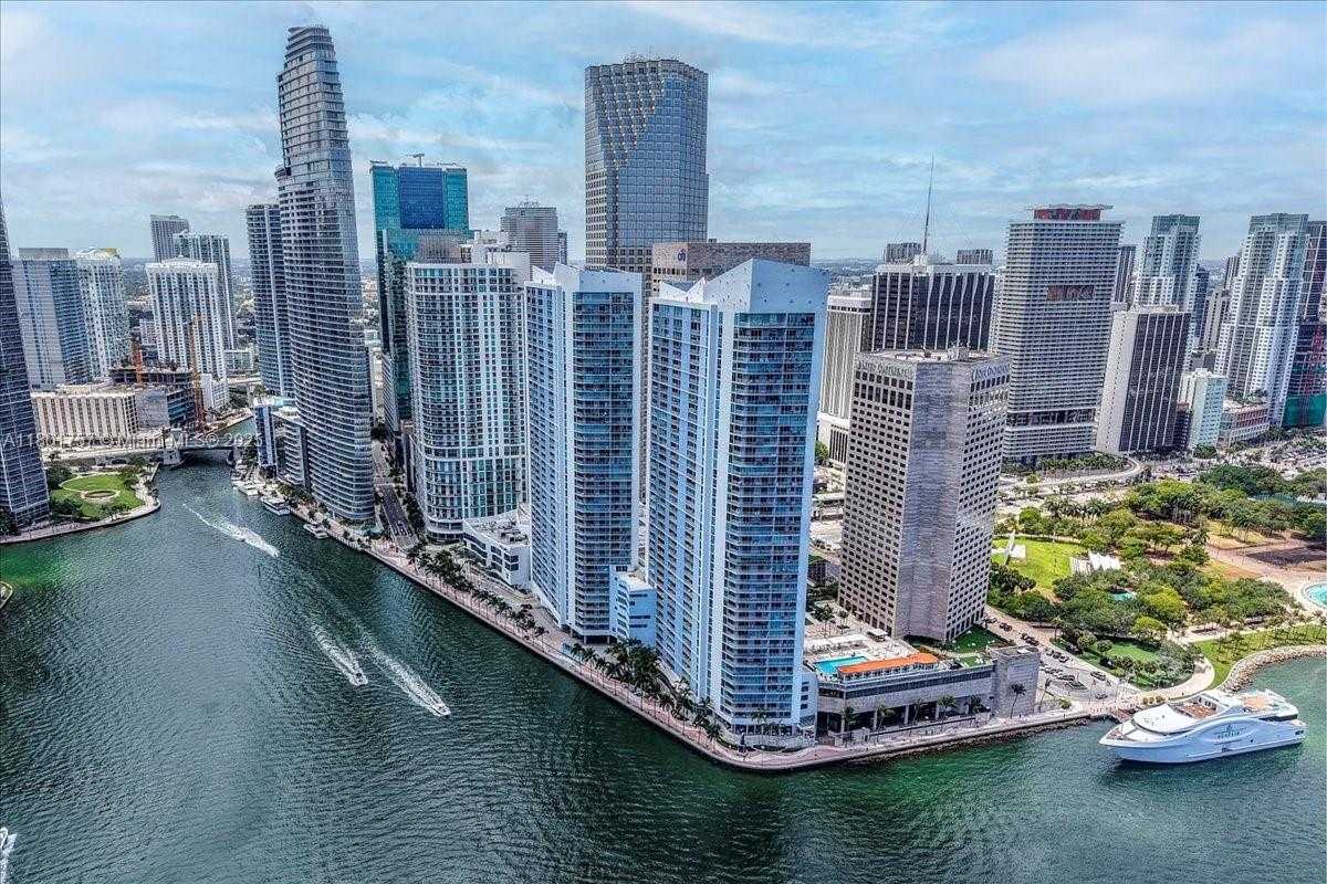 Small Image of 335 SOUTH BISCAYNE BLVD #4000, Miami Number 30