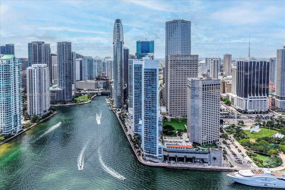 Small Image of 335 SOUTH BISCAYNE BLVD #4000, Miami Number 31