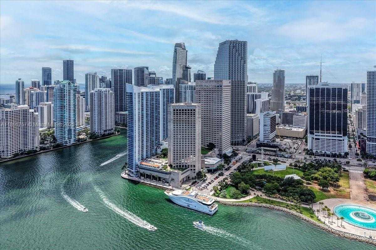 Small Image of 335 SOUTH BISCAYNE BLVD #4000, Miami Number 32