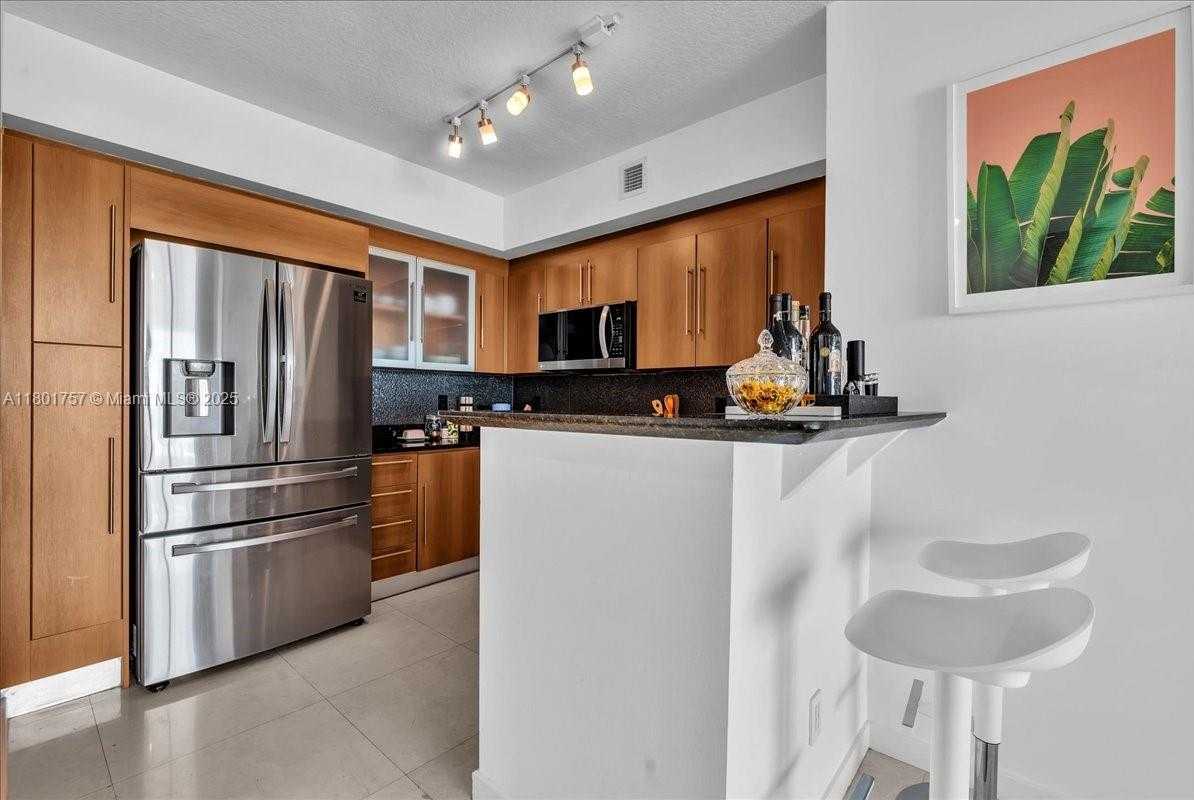 Small Image of 335 SOUTH BISCAYNE BLVD #4000, Miami Number 4