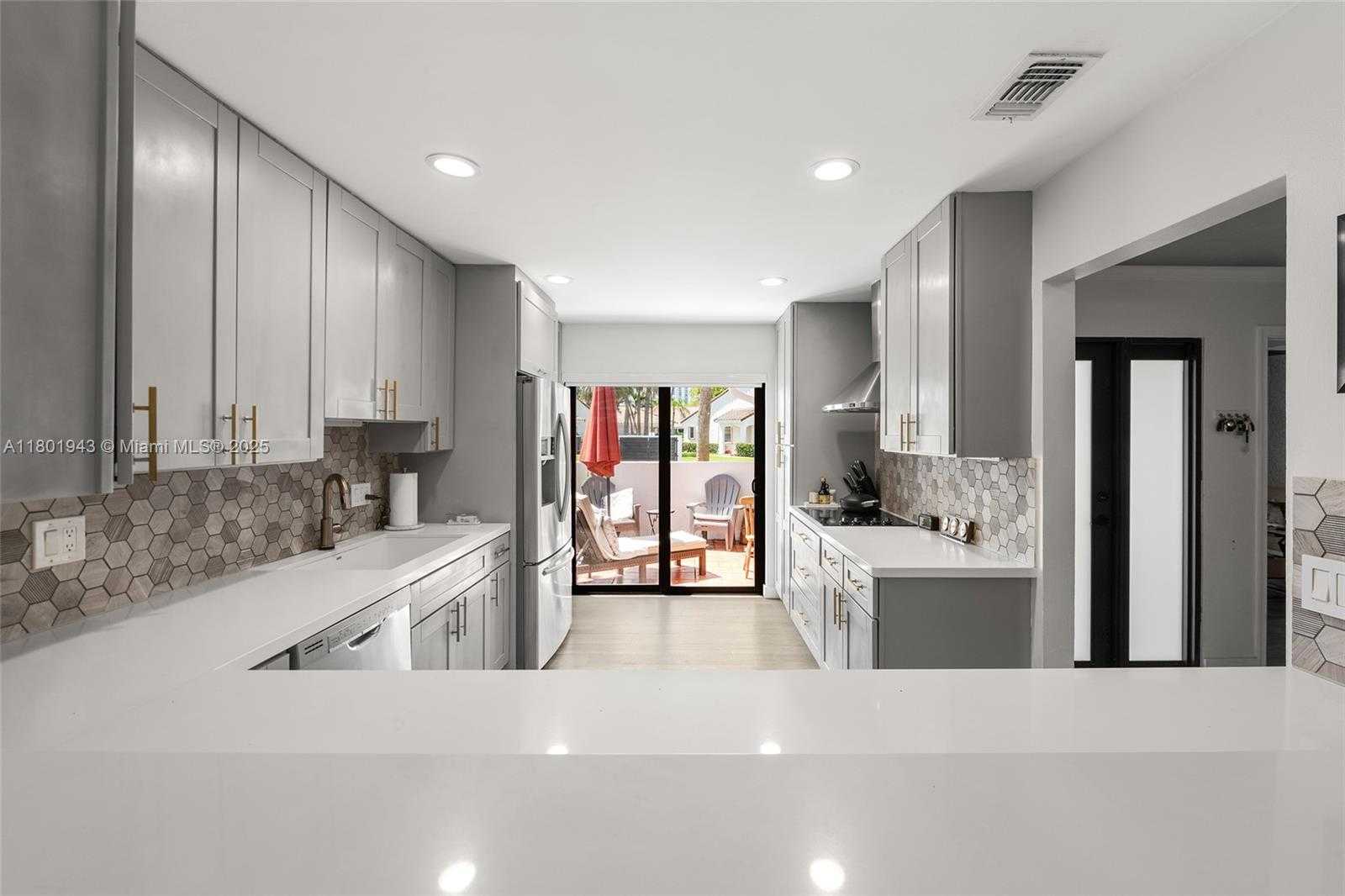 Small Image of 21228 HARBOR WAY #253-25, Aventura Number 10