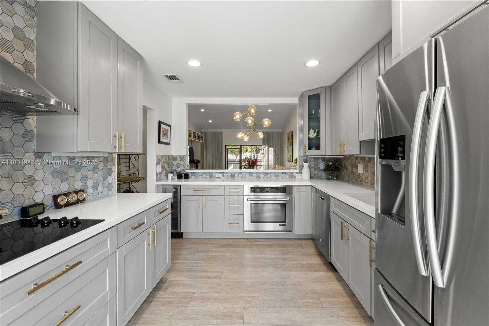 Small Image of 21228 HARBOR WAY #253-25, Aventura Number 14