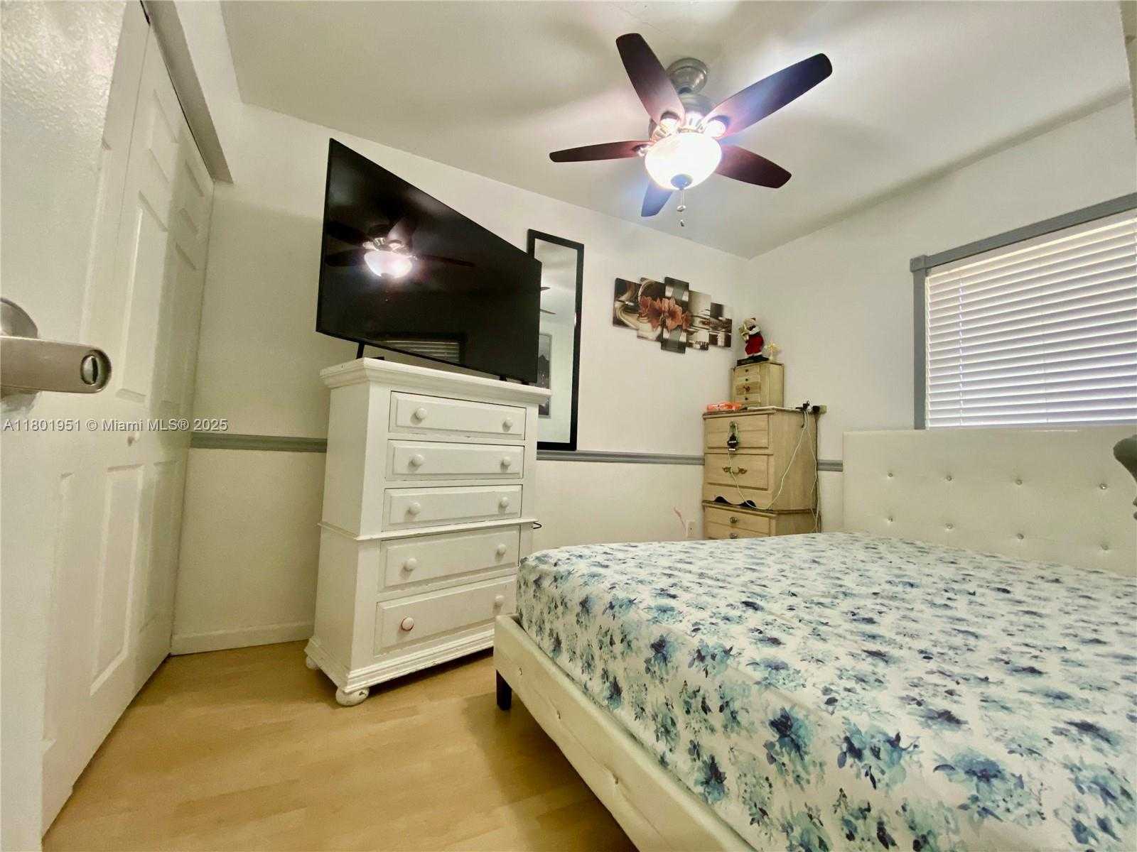 Small Image of 5017 SOUTH WEST 139TH PL, Miami Number 10