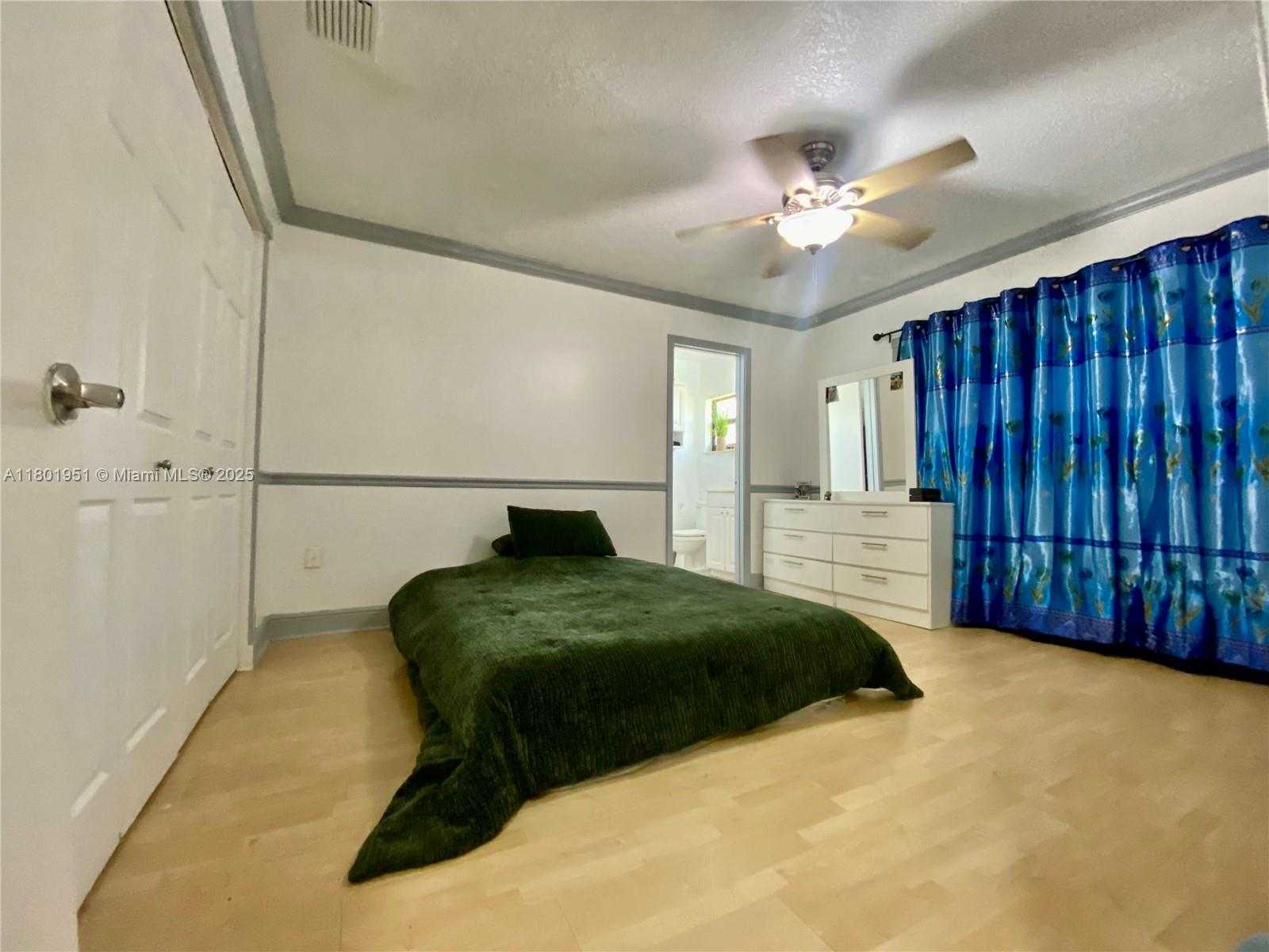 Small Image of 5017 SOUTH WEST 139TH PL, Miami Number 11