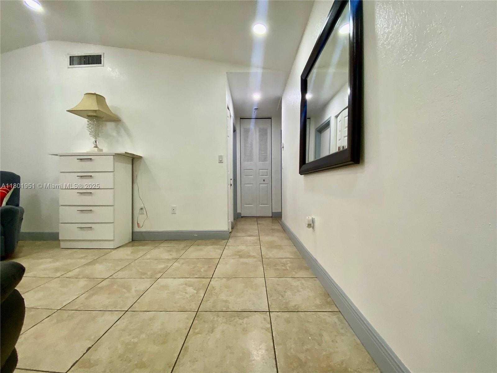 Small Image of 5017 SOUTH WEST 139TH PL, Miami Number 13