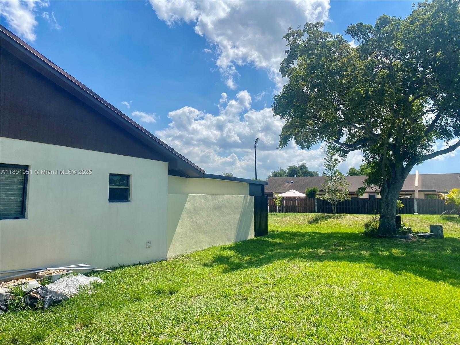 Small Image of 5017 SOUTH WEST 139TH PL, Miami Number 19