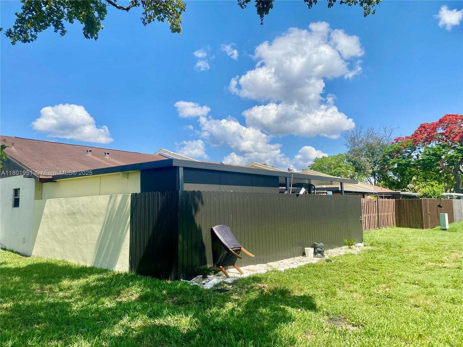 Small Image of 5017 SOUTH WEST 139TH PL, Miami Number 22