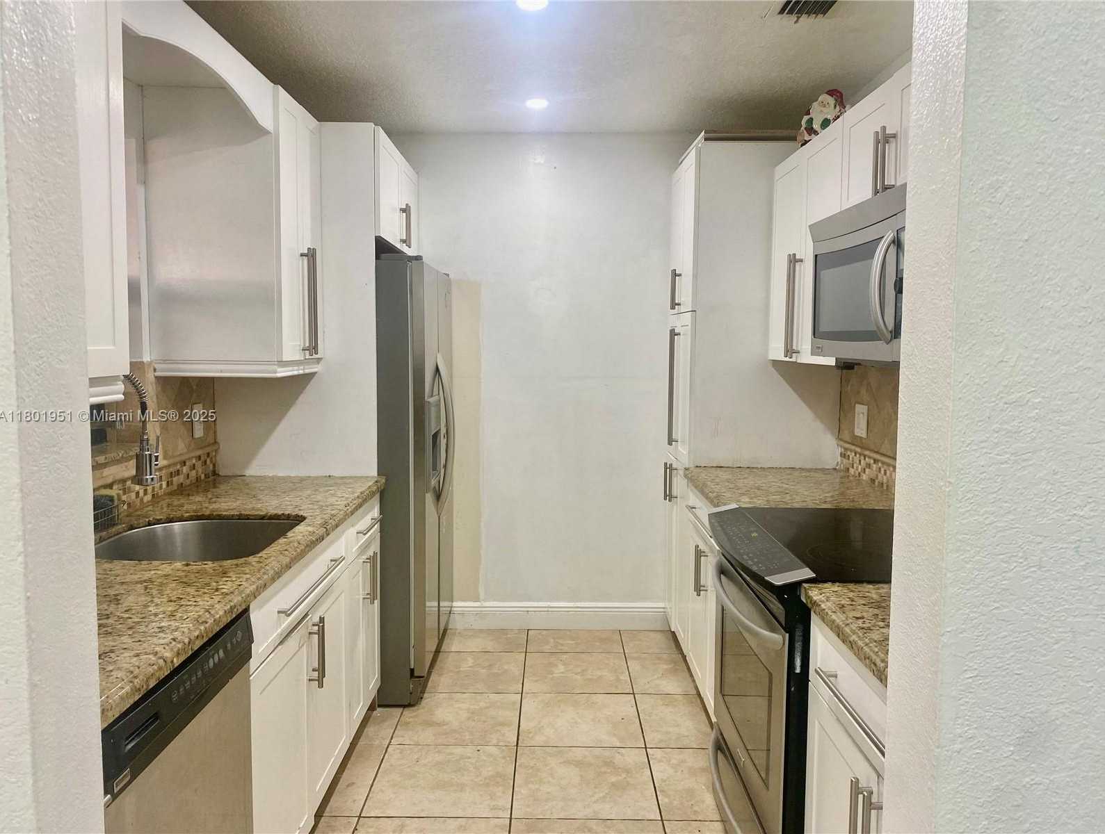 Small Image of 5017 SOUTH WEST 139TH PL, Miami Number 3