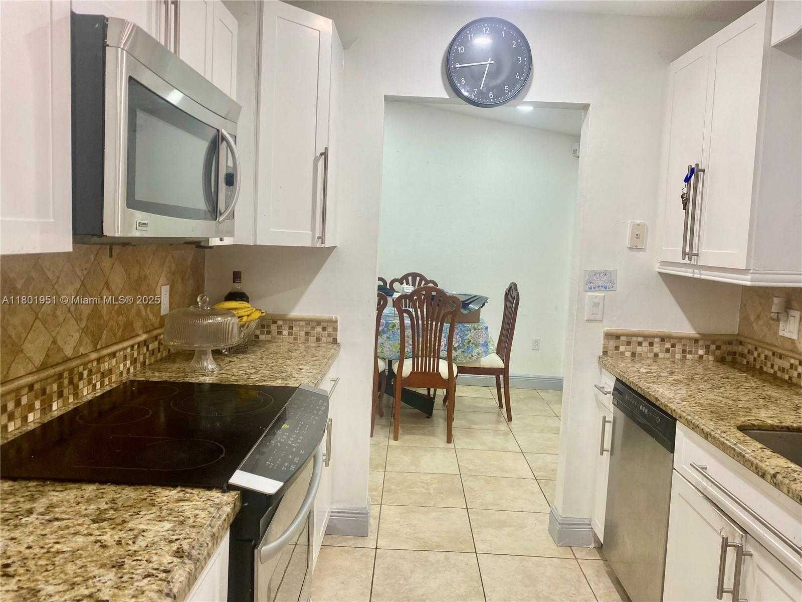 Small Image of 5017 SOUTH WEST 139TH PL, Miami Number 4