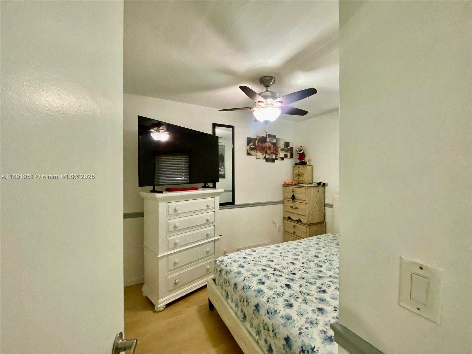 Small Image of 5017 SOUTH WEST 139TH PL, Miami Number 9