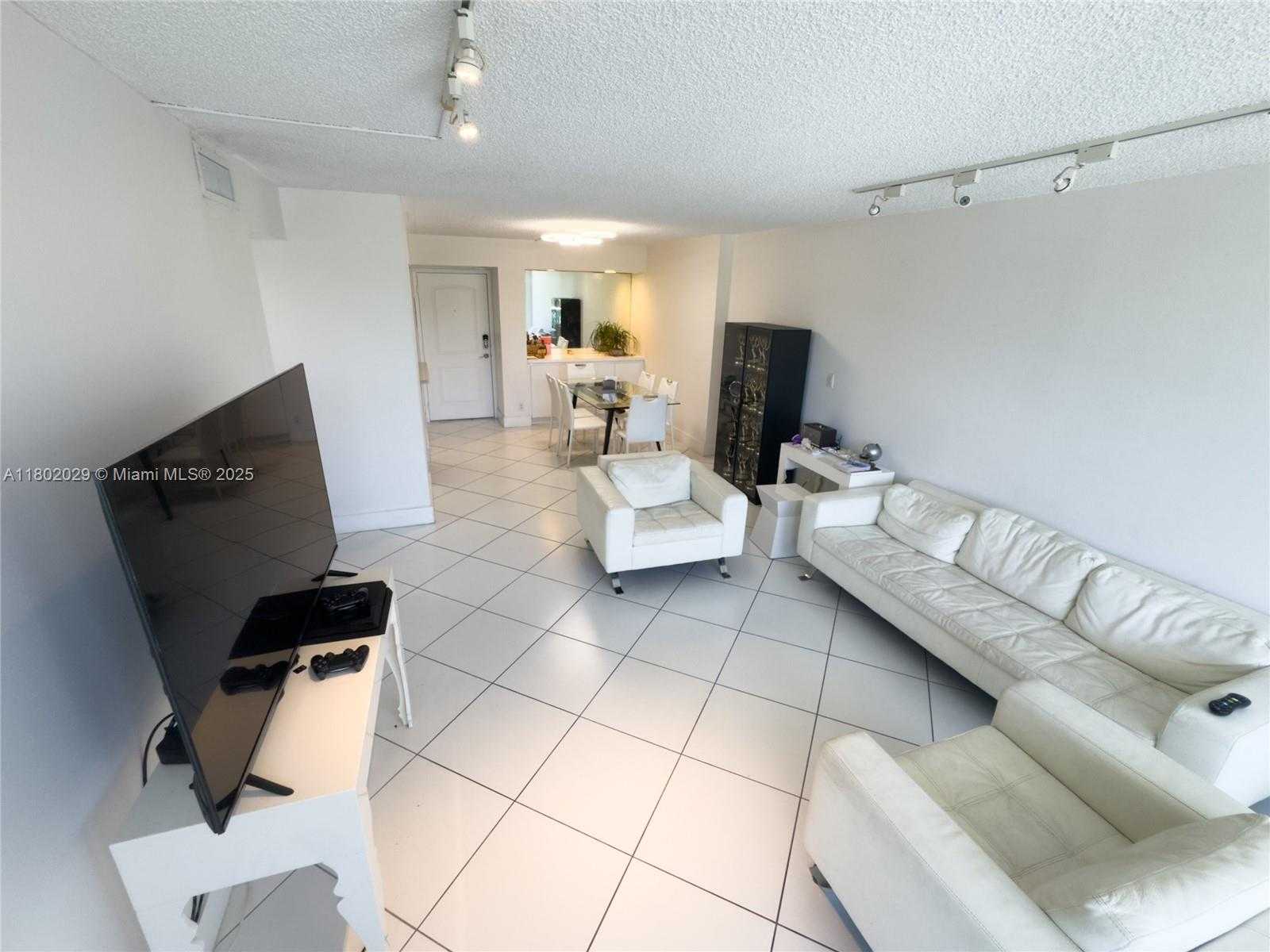 Small Image of 100 BAYVIEW DR #224, Sunny Isles Beach Number 13