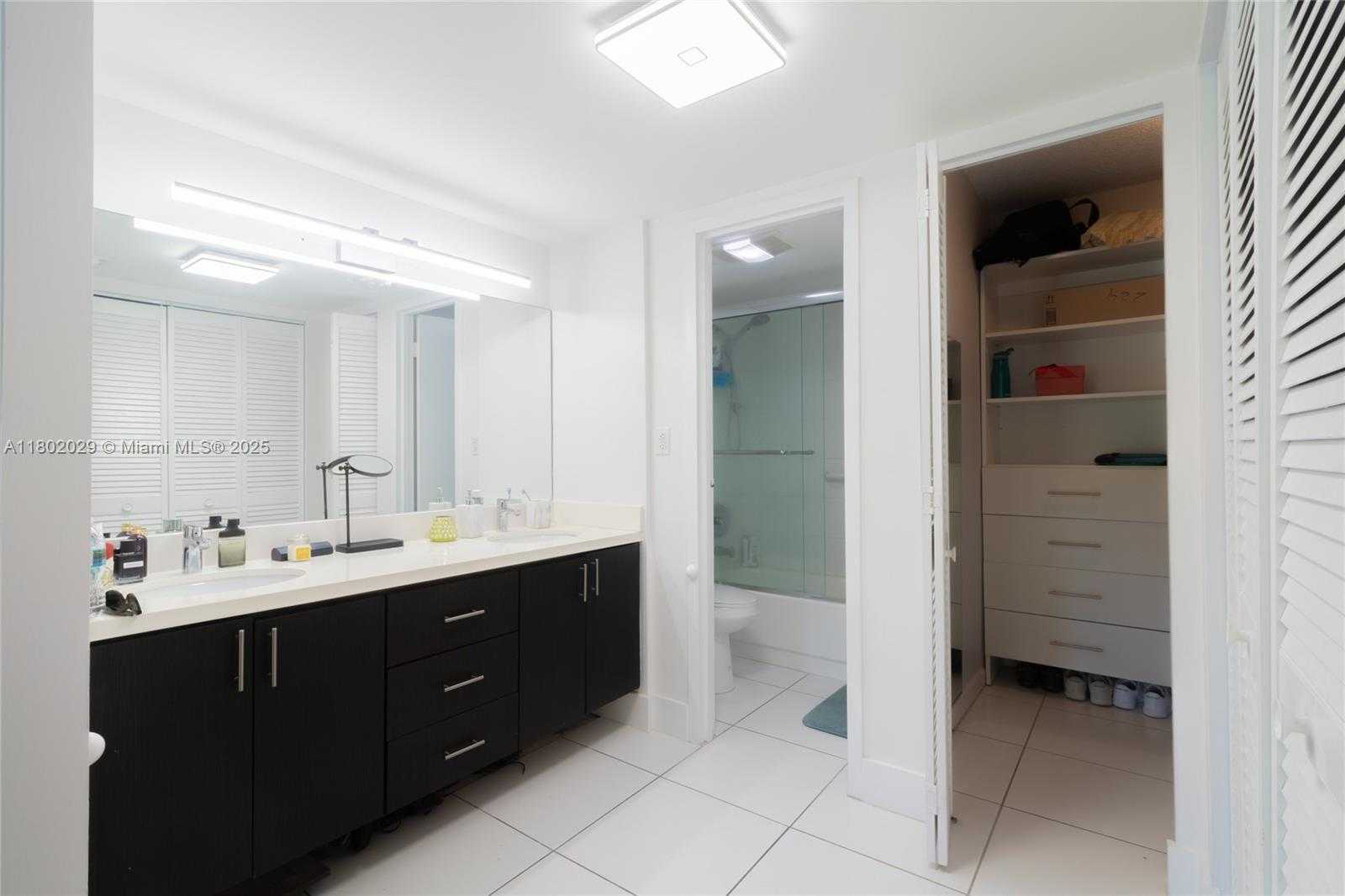 Small Image of 100 BAYVIEW DR #224, Sunny Isles Beach Number 14