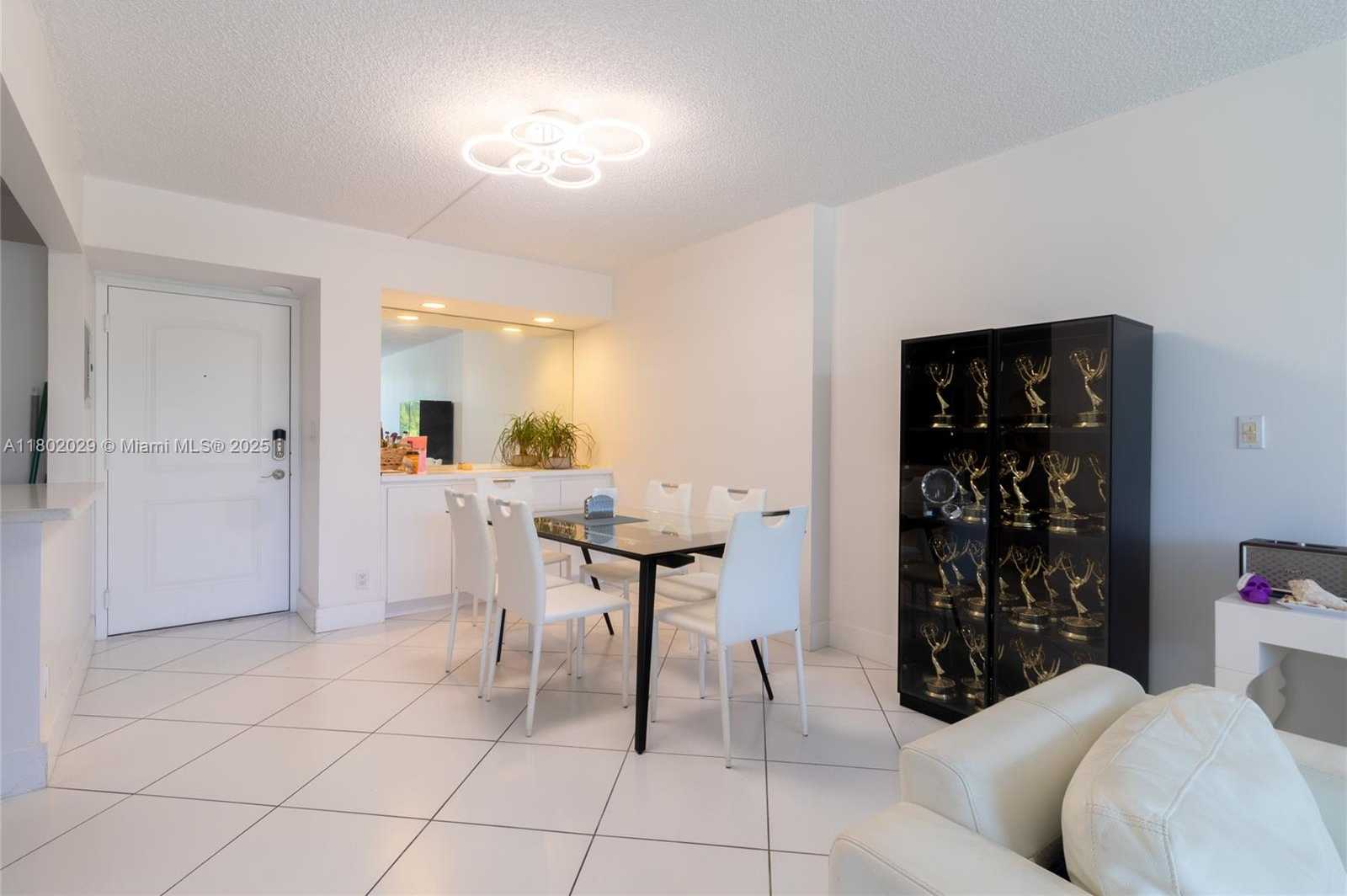 Small Image of 100 BAYVIEW DR #224, Sunny Isles Beach Number 15