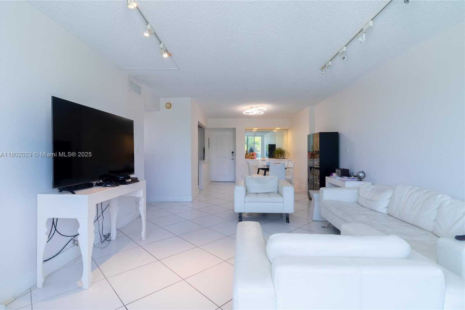 Small Image of 100 BAYVIEW DR #224, Sunny Isles Beach Number 16
