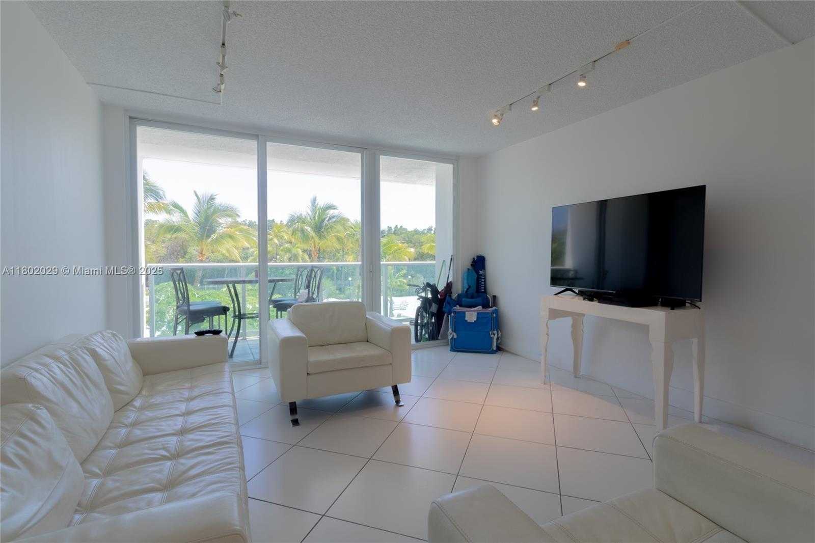 Small Image of 100 BAYVIEW DR #224, Sunny Isles Beach Number 17