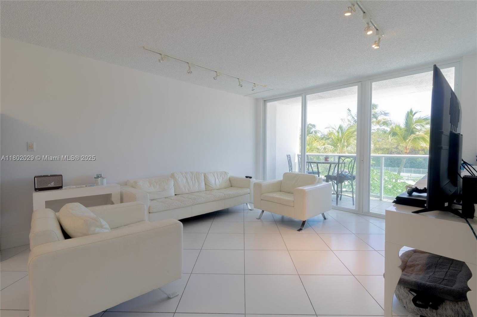 Small Image of 100 BAYVIEW DR #224, Sunny Isles Beach Number 18