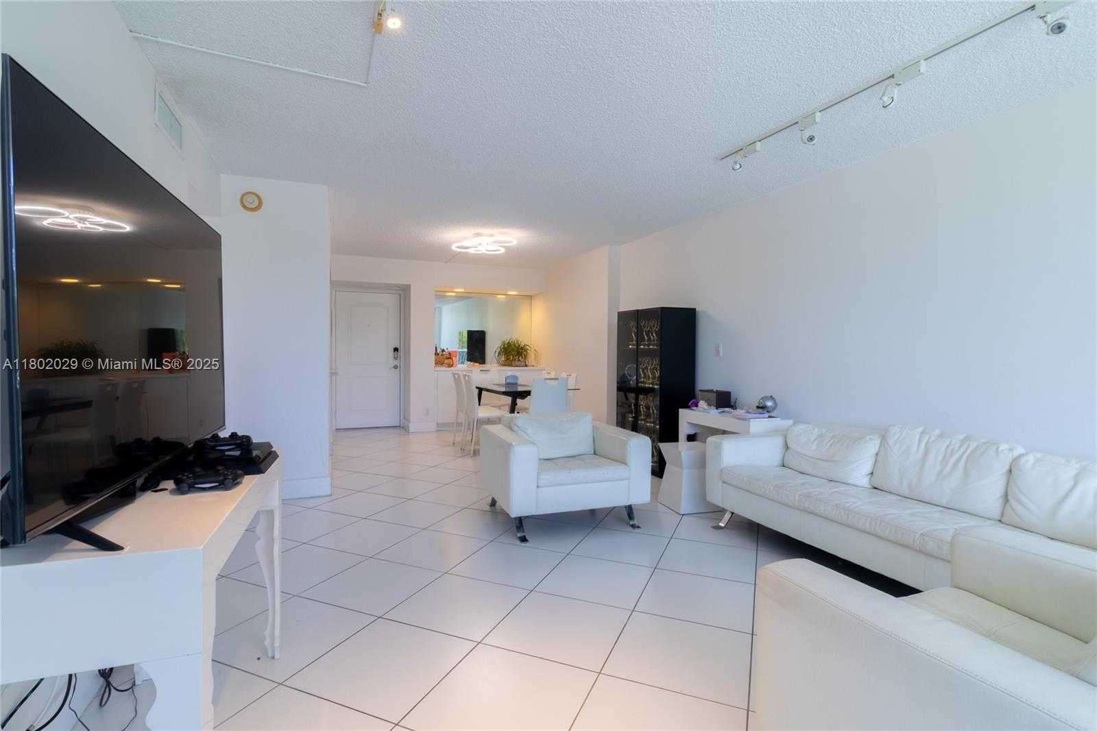 Small Image of 100 BAYVIEW DR #224, Sunny Isles Beach Number 19