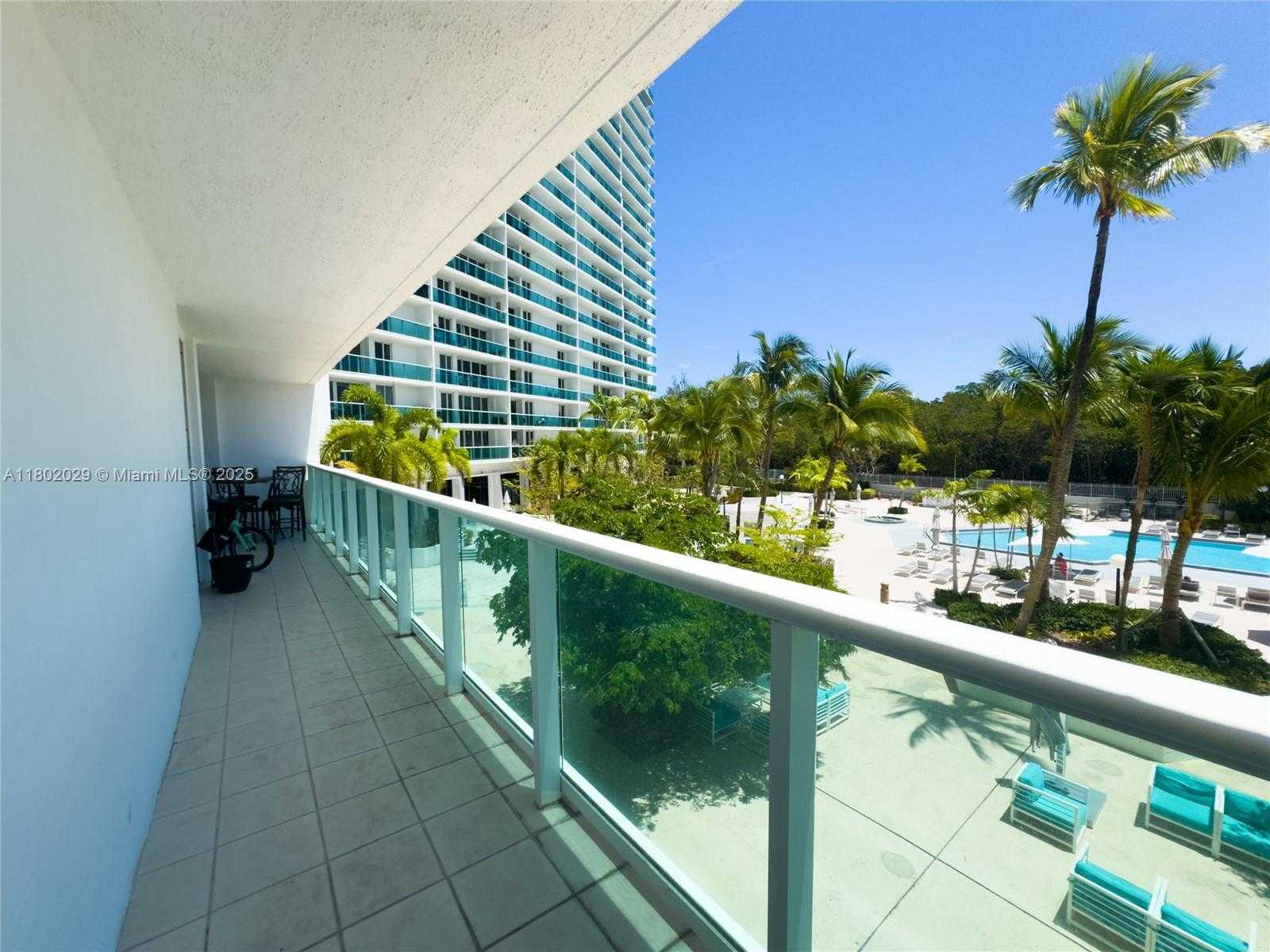 Small Image of 100 BAYVIEW DR #224, Sunny Isles Beach Number 2