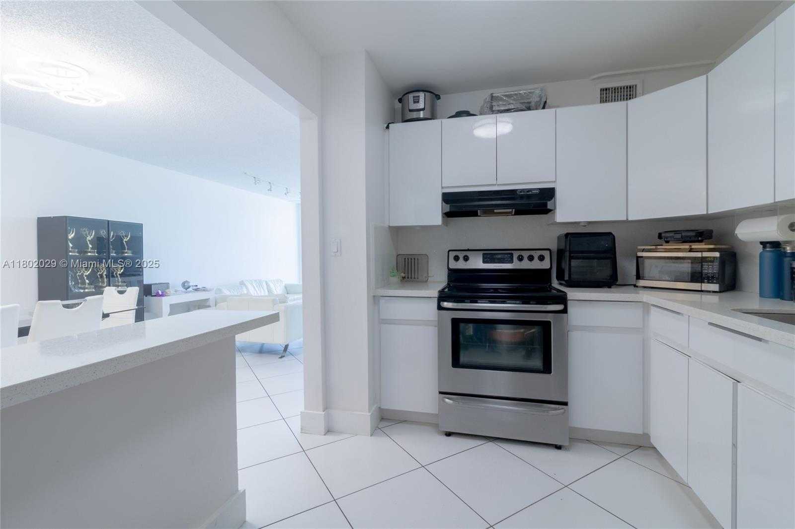Small Image of 100 BAYVIEW DR #224, Sunny Isles Beach Number 23